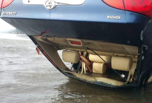 दापोलीच्या समुद्र किनारी स्टंट, कार उलटून पर्यटकाचा मृत्यू