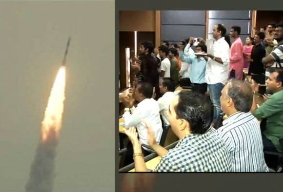 मुंबई आयआयटी विद्यार्थांची गगनभरारी, 'प्रथम'चं यशस्वी उड्डाण