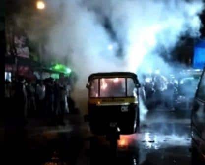 रिक्षाला आग लागल्याने 9 प्रवासी भाजले