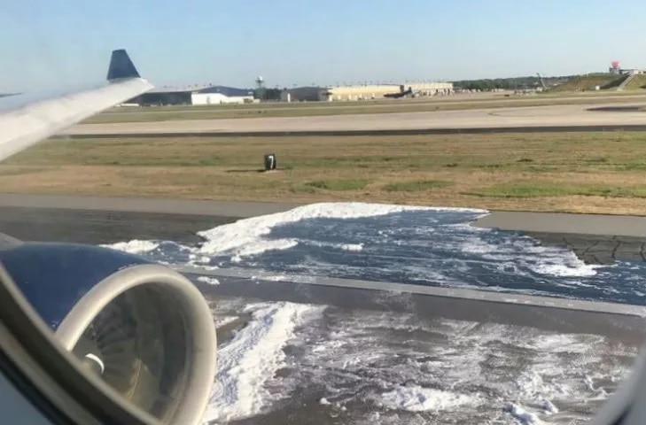 3-Emergency-Landing-in-us-after-smoke-came-out
