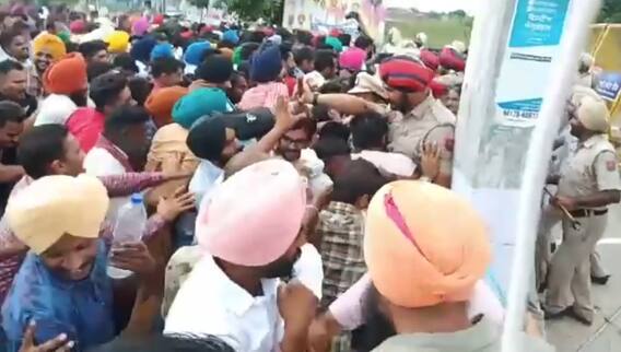 ਸਿੱਖਿਆ ਮੰਤਰੀ ਦੀ ਕੋਠੀ ਘੇਰਨ ਗਏ ਬੇਰੁਜ਼ਗਾਰ ਅਧਿਆਪਕਾਂ 'ਤੇ ਚੱਲਿਆ ਪੁਲਿਸ ਦਾ ਡੰਡਾ