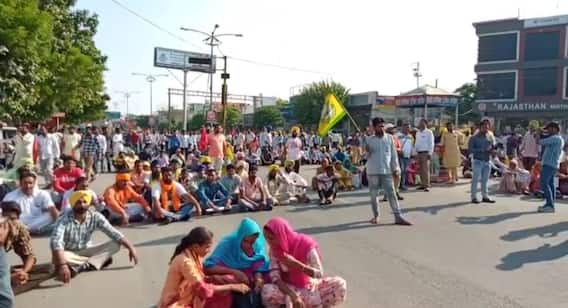 ਮਨਪ੍ਰੀਤ ਬਾਦਲ ਨੂੰ ਘੇਰਨ ਬਠਿੰਡਾ ਪਹੁੰਚੇ ਮੁਲਾਜ਼ਮ, ਰੋਡ ਜਾਮ ਕਰਕੇ ਸਰਕਾਰ ਖਿਲਾਫ ਧਰਨਾ