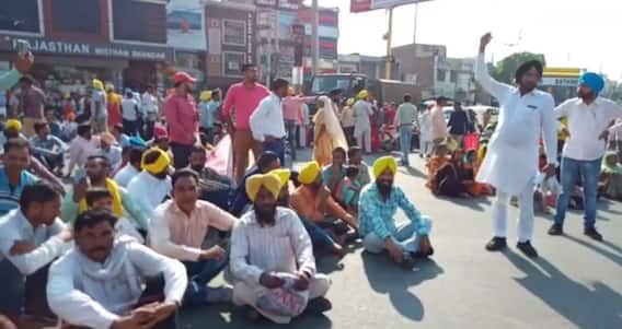 ਮਨਪ੍ਰੀਤ ਬਾਦਲ ਨੂੰ ਘੇਰਨ ਬਠਿੰਡਾ ਪਹੁੰਚੇ ਮੁਲਾਜ਼ਮ, ਰੋਡ ਜਾਮ ਕਰਕੇ ਸਰਕਾਰ ਖਿਲਾਫ ਧਰਨਾ