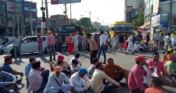 ਮਨਪ੍ਰੀਤ ਬਾਦਲ ਨੂੰ ਘੇਰਨ ਬਠਿੰਡਾ ਪਹੁੰਚੇ ਮੁਲਾਜ਼ਮ, ਰੋਡ ਜਾਮ ਕਰਕੇ ਸਰਕਾਰ ਖਿਲਾਫ ਧਰਨਾ