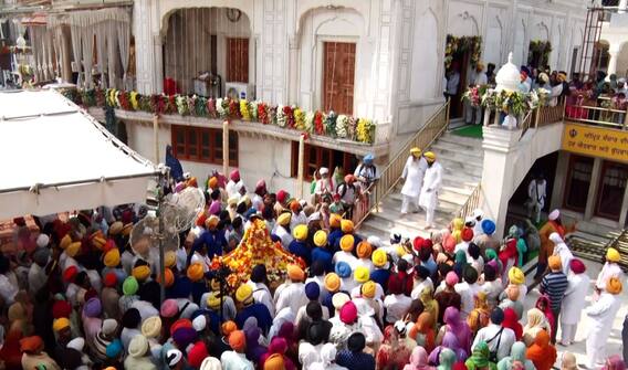 ਸ੍ਰੀ ਗੁਰੂ ਰਾਮਦਾਸ ਜੀ ਦੇ ਪ੍ਰਕਾਸ਼ ਪੁਰਬ ਮੌਕੇ ਸਜਾਇਆ ਨਗਰ ਕੀਰਤਨ, ਵੇਖੋ ਤਸਵੀਰਾਂ