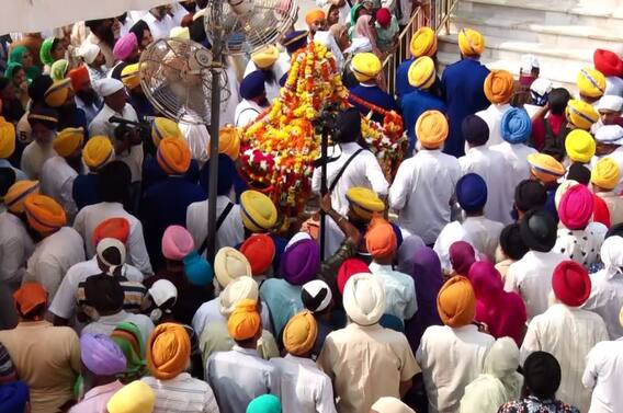 ਸ੍ਰੀ ਗੁਰੂ ਰਾਮਦਾਸ ਜੀ ਦੇ ਪ੍ਰਕਾਸ਼ ਪੁਰਬ ਮੌਕੇ ਸਜਾਇਆ ਨਗਰ ਕੀਰਤਨ, ਵੇਖੋ ਤਸਵੀਰਾਂ