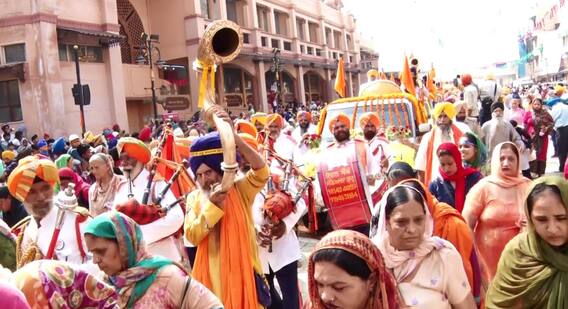 ਸ੍ਰੀ ਗੁਰੂ ਰਾਮਦਾਸ ਜੀ ਦੇ ਪ੍ਰਕਾਸ਼ ਪੁਰਬ ਮੌਕੇ ਸਜਾਇਆ ਨਗਰ ਕੀਰਤਨ, ਵੇਖੋ ਤਸਵੀਰਾਂ