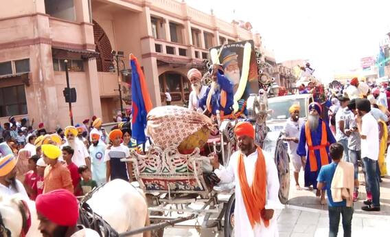 ਸ੍ਰੀ ਗੁਰੂ ਰਾਮਦਾਸ ਜੀ ਦੇ ਪ੍ਰਕਾਸ਼ ਪੁਰਬ ਮੌਕੇ ਸਜਾਇਆ ਨਗਰ ਕੀਰਤਨ, ਵੇਖੋ ਤਸਵੀਰਾਂ