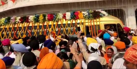 ਸ੍ਰੀ ਗੁਰੂ ਰਾਮਦਾਸ ਜੀ ਦੇ ਪ੍ਰਕਾਸ਼ ਪੁਰਬ ਮੌਕੇ ਸਜਾਇਆ ਨਗਰ ਕੀਰਤਨ, ਵੇਖੋ ਤਸਵੀਰਾਂ