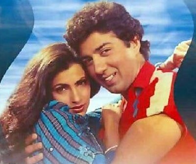WATCH: Sunny Deol & Dimple Kapadia CAUGHT HOLDING hands & SMOKING on a