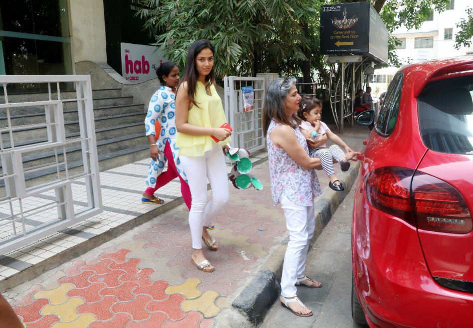 PICS Shahid Kapoors Wife Mira Rajput FLAUNTS Her BABY BUMP As She