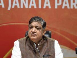 loksabha election 2019 bjp leader naresh Agrawal target sp bsp alliance सपा-बसपा की दोस्ती पर भड़के बीजेपी नेता, कहा- 'गठबंधन टिटहरी चिड़िया, अखिलेश कल के लड़के'