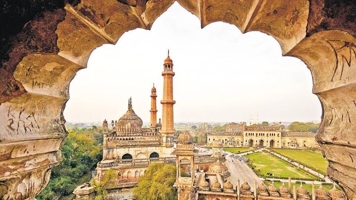 इन जगहों पर जाए बिना लखनऊ की यात्रा रह जाएगी अधूरी Best places to visit in Lucknow from Awadhi cuisine to shopping