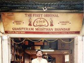 Bollywood actor Irrfan khan comeback with angrezi medium movie after cancer treatment 'अंग्रेजी मीडियम' से कमबैक करेंगे इरफान खान, फिल्म का फर्स्ट लुक आया सामने