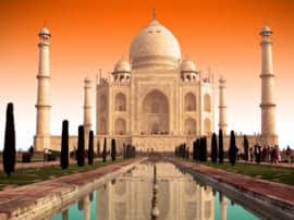 Famous Places to Visit in Agra पूरी दुनिया को मोहब्बत का पैगाम दे रही है ये इमारत, यहां इश्क को कहते हैं इबादत