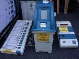 Third Generation m3 EVM to be used Varanasi loksabha polls वाराणसी में मतदान के दौरान इस खास EVM का होगा इस्तेमाल