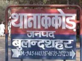 लोकसभा चुनाव में वोटिंग के दौरान भिड़े पोलिंग एजेंट, 8 घायल, 9 के खिलाफ मामला दर्ज Clash Between BJP and SP BSP Alliance Polling Agent during Lok Sabha Elections 2019 in Bulandshahr लोकसभा चुनाव में वोटिंग के दौरान भिड़े पोलिंग एजेंट, 8 घायल, 9 के खिलाफ मामला दर्ज