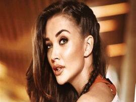 Amy jackson flaunts her baby bump समंदर के किनारे और भी नमकिन दिखी एमी जैक्सन, फ्लॉन्ट करती दिखी बेबी बंप