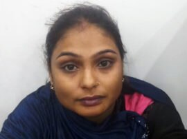 Women Caught on Camera in Jhansi while stealing from a Jwellery shop झांसीः सीसीटीवी की मदद से गिरफ्त में आई  सोने के मोती चुराकर भागी महिला