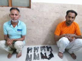 STF team arrested two people seized illegal arms यूपी एसटीएफ के हत्थे चढ़े दो असलहा तस्कर, भारी मात्रा में हथियार बरामद