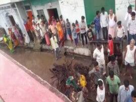 Family in trouble due to bad weather in jhansi शादी के जश्न में मौसम का खलल, बारिश की वजह से कहर बनकर टूटी दीवार, कई घायल 