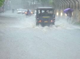 Heavy rainfall in chamoli, normal life hampered चमोली में लगातार बारिश से जनजीवन ठप,कई जगह पेड़ उखड़े,यातायात बाधित