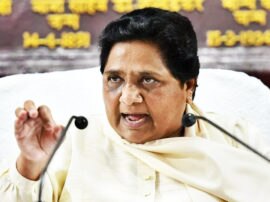 loksabha election 2019 BSP chief mayawati target election commission over campaigning ban बैन खत्म होते ही आक्रमक तेवर में दिखीं मायावती, चुनाव आयोग पर साधा निशाना