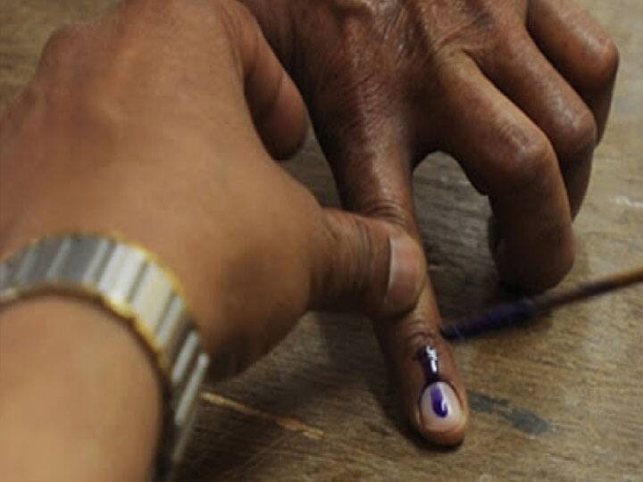 voting to be done on Thursday for second phase parliamentary election दूसरे चरण में यूपी की आठ सीटों पर मतदान खत्म, 62.23 प्रतिशत हुई वोटिंग