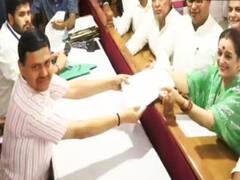 2019 का अग्निपथ: लखनऊ से पूनम सिन्हा ने भरा पर्चा, राजनाथ सिंह से मुकाबला