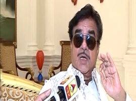 भाजपा छोड़ राहुल का 'हाथ' थामने वाले 'शत्रु' को पीएम के लिए अखिलेश पसंद है! Shatrughna Sinha would like Akhilesh yadav and Mayawati As PM Candidate भाजपा छोड़ राहुल का 'हाथ' थामने वाले 'शत्रु' को पीएम के लिए अखिलेश पसंद है!