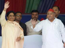 2019 का अग्निपथ: एक मंच पर माया और मुलायम, बसपा सुप्रीमो बोलीं- कभी-कभी लेने पड़ते हैं कठिन फैसले Big question, Mulayam share election rally with maya 2019 का अग्निपथ: एक मंच पर माया और मुलायम, बसपा सुप्रीमो बोलीं- कभी-कभी लेने पड़ते हैं कठिन फैसले