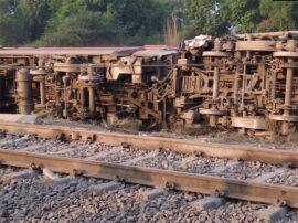 joint was broken before one kilometer cause to kanpur train accident EXCLUSIVE : कानपुर रेल हादसे पर बड़ी खबर, एक किलोमीटर पहले ही टूट गया था ज्वाइंट