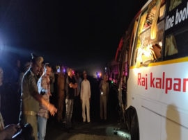 Agra lucknow express way road accident six died many injured लखनऊ-आगरा एक्सप्रेस वे पर भयानक हादसा, 8 की मौत; 30 घायल