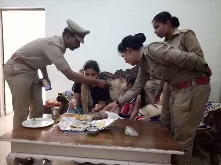 झांसी: घर में कैद मां-बेटी को पुलिस ने कराया मुक्त, पति की हरकत से परिवार था परेशान