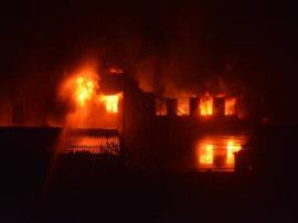 कानपुर: शार्ट सर्किट से टेनरी में भीषण आग, लाखों का कच्चा माल स्वाहा Massive fire in tanery in kanpur कानपुर: शार्ट सर्किट से टेनरी में भीषण आग, लाखों का कच्चा माल स्वाहा