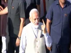 2019 का अग्निपथ : PM मोदी ने अहमदाबाद में डाला वोट, मां हीराबेन से भी मिले