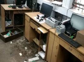 firozabad crime news फिरोजाबाद: पोस्ट ऑफिस में दबंगो का कहर, कर्मचारियों के साथ की मारपीट, तोड़ दिए कंप्यूटर