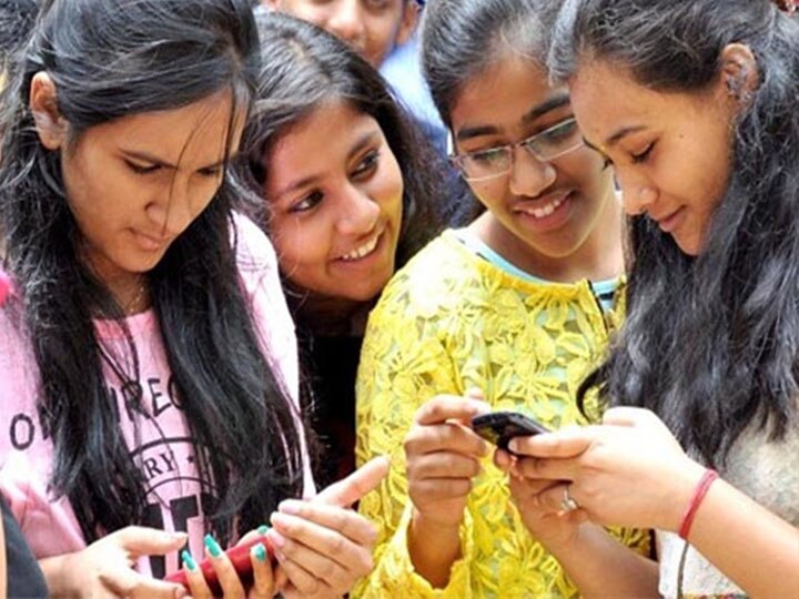 UP Board Result 2019: लड़कियों ने फिर मारी बाजी, ऐसे चेक करें रिजल्ट