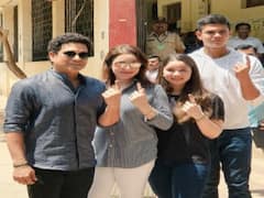 लोकसभा चुनाव 2019: सचिन तेंदुलकर के साथ उनकी पत्नी अंजलि और उनके बच्चे सारा, अर्जुन ने डाला वोट