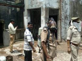 Panic in lucknow after Amonia gas leak लखनऊ में अमोनिया गैस के रिसाव के बाद अफरा-तफरी, लोगों को बैचेनी, कई बेहोश हुए