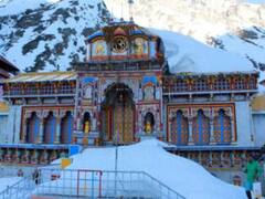 बदरीनाथ में मौसम बन रहा मुसीबत, यात्रा से पहले व्यवस्था बनाने में छूट रहा अधिकारियों का पसीना 