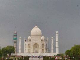 ताजनगरी आगरा में दिखा फेनी तूफान का असर, तापमान में आई गिरावट, गर्मी से मिली राहत agra city temperature decreased due to cyclone fani ताजनगरी आगरा में दिखा फेनी तूफान का असर, तापमान में आई गिरावट, गर्मी से मिली राहत