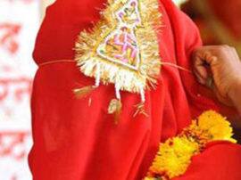 प्रेमी संग चली गई नाबालिग तो पंचायत ने सुनाई सजा...अधेड़ से कराई शादी, प्रेमी पर लगाया जुर्माना panchayat decides Minor Girl will be Married with middle aged man प्रेमी संग चली गई नाबालिग तो पंचायत ने सुनाई सजा...अधेड़ से कराई शादी, प्रेमी पर लगाया जुर्माना