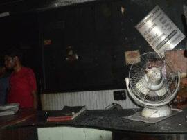 fire burst in the hotel etawah इटावा: रेलवे रोड स्थित होटल में लगी आग, आनन-फानन में सामान उठाकर बाहर भागे यात्री