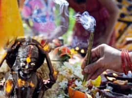 puja vidhi for shani amavasya शनि अमावस्या पर प्रयागराज के संगम तट पर भक्तों की भारी भीड़, जानें -कैसे आप भी कर सकते हैं शनिदेव को प्रसन्न