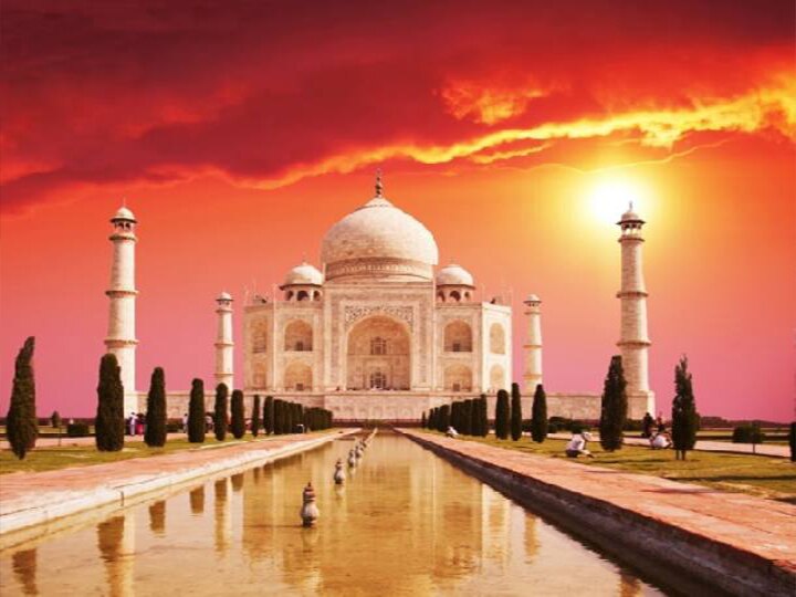 गर्म हवाओं ने बिगाड़ दिया ताज आने वाले पर्यटकों का मिजाज Hot winds spoiled the mood of tourists coming to the Taj
