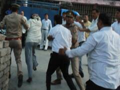 बच्चियों के साथ यौन शोषण करने वाले आरोपी को कचहरी में वकीलों ने पीटा, जेल में कैदियों ने की धुनाई