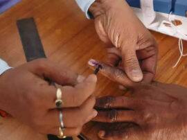 आगरा लोकसभा सीट के एक और बूथ पर दोबारा होगा मतदान, जानें- कहां हुई थी गलती Re-poll on booth 466 of Agra Lok Sabha seat May 6 आगरा लोकसभा सीट के एक और बूथ पर दोबारा होगा मतदान, जानें- कहां हुई थी गलती