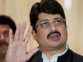 raja bhaiya will detained on voting day कुंडा के बाहुबली विधायक राजा भैया पर प्रशासन की बड़ी कार्रवाई, वोटिंग के दिन रहेंगे नजरबंद