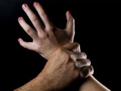 रिश्तेदार की शर्मनाक करतूत, बहाने से होटल के कमरे बुलाकर छात्राओं के साथ किया दुष्कर्म, यूं खुला राज 